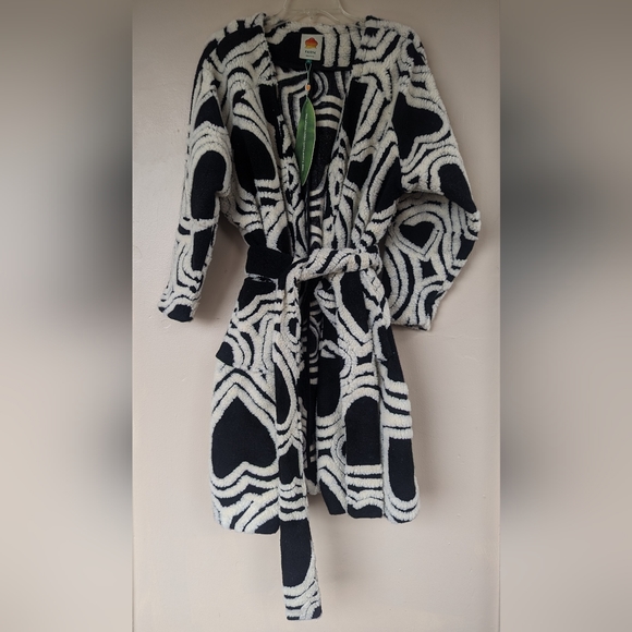 NWT! FARM Rio Black & White Wild Hearts Fleece Coat (SIZE XS) - Picture 5 of 16